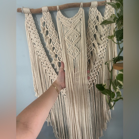 Large handmade macrame wall hanging - Picture 3 of 5